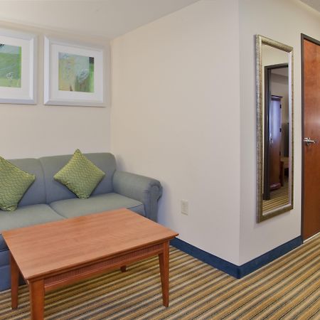 Holiday Inn Express Hotel & Suites Fredericksburg, An Ihg Hotel Extérieur photo