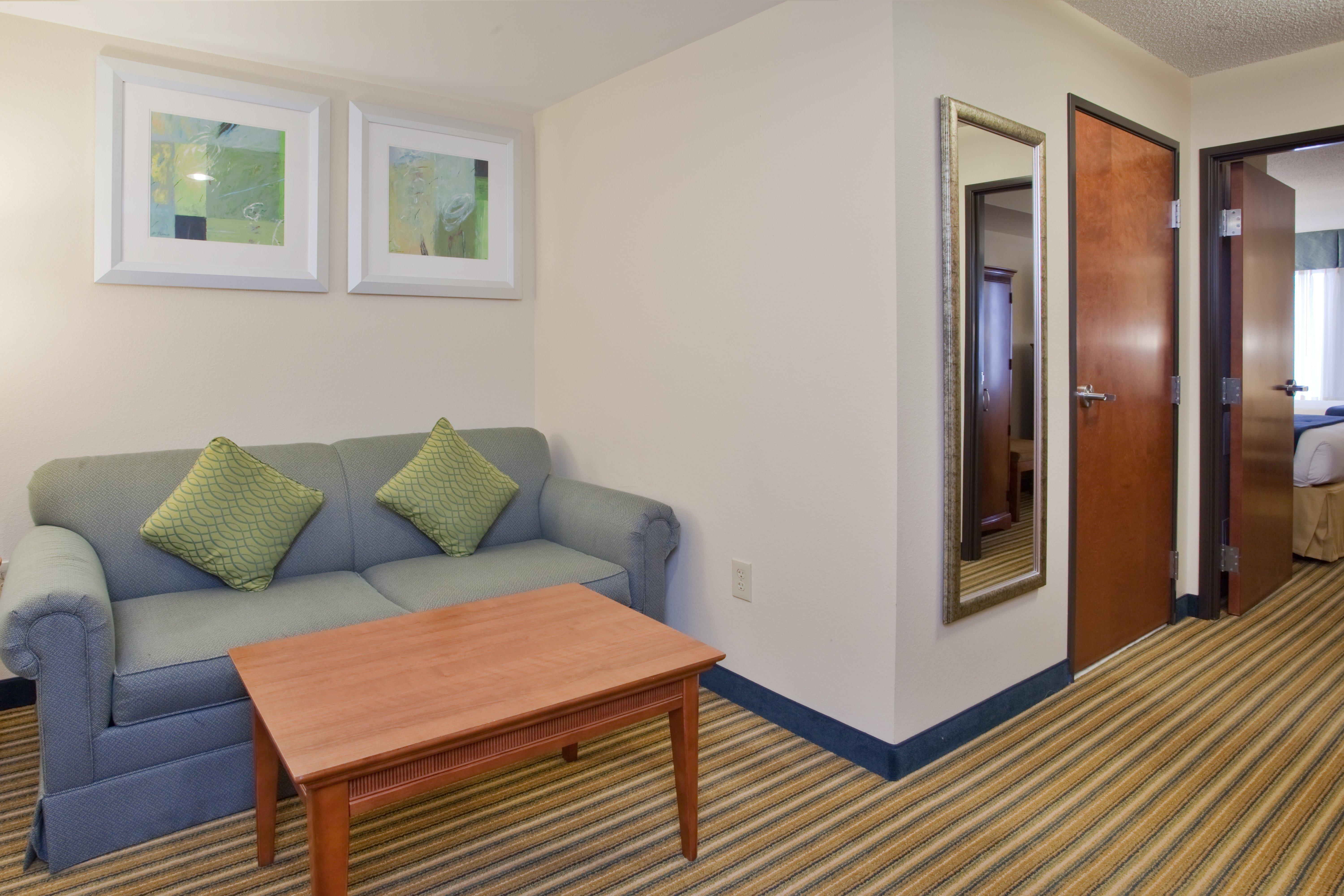 Holiday Inn Express Hotel & Suites Fredericksburg, An Ihg Hotel Extérieur photo